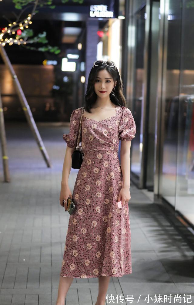 腿肚|连衣裙搭配尖头细跟鞋,是强强联手的组合,修饰身材还提升气质