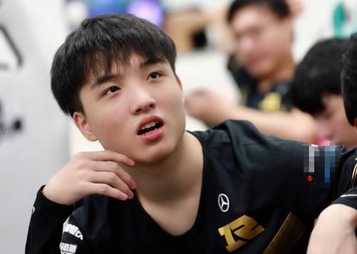小龙堡要离开rng!不去msi是要试训,粉丝:卖了他买新中单