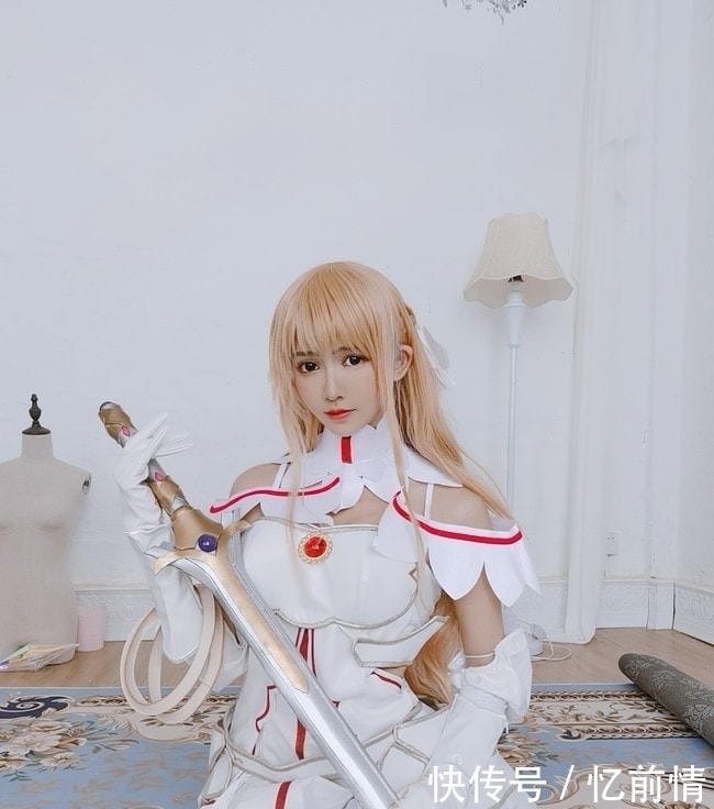 亚丝娜|亚丝娜创世神cosplay！你愿意做我的桐人吗！CN：鳗鱼霏儿