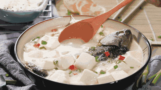寒冷的冬天不妨试试这10款鱼汤，简单鲜美口味多，保健养生易消化