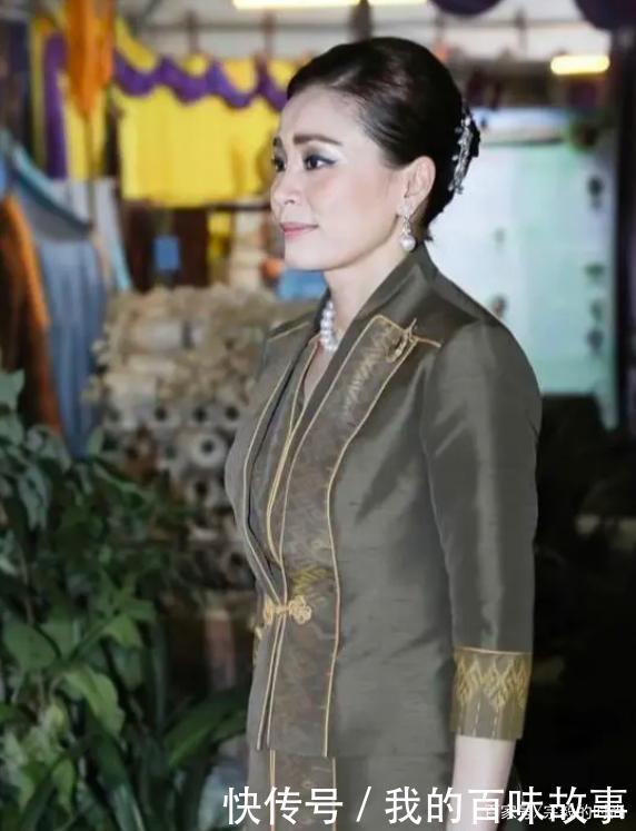 戴珍珠|苏提达真是“养珠大户”，戴珍珠耳环略显灵气，诗妮娜看了都羡慕