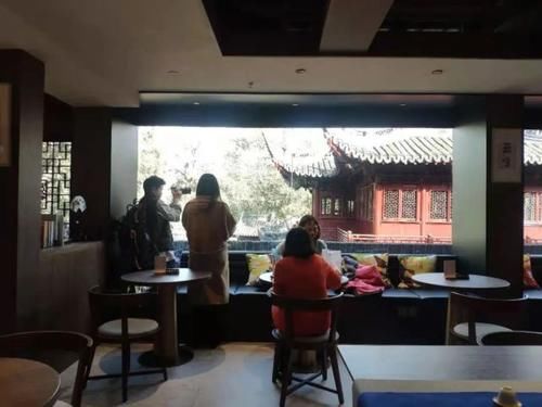 实探！从大隐书局的窗口能够欣赏到豫园的美景