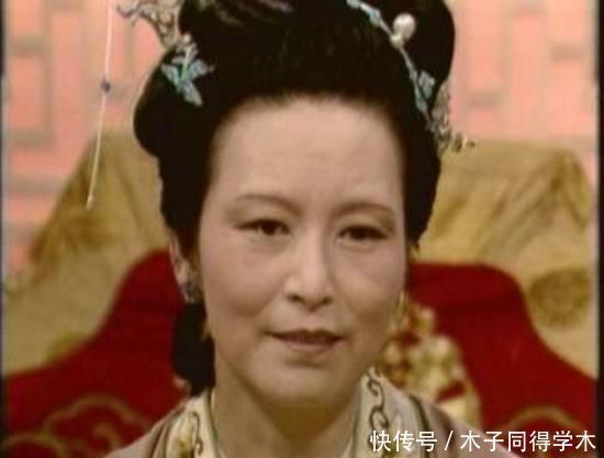 《红楼梦》中王熙凤曾经做过一件事,既帮了贾母,又讨好了王夫人