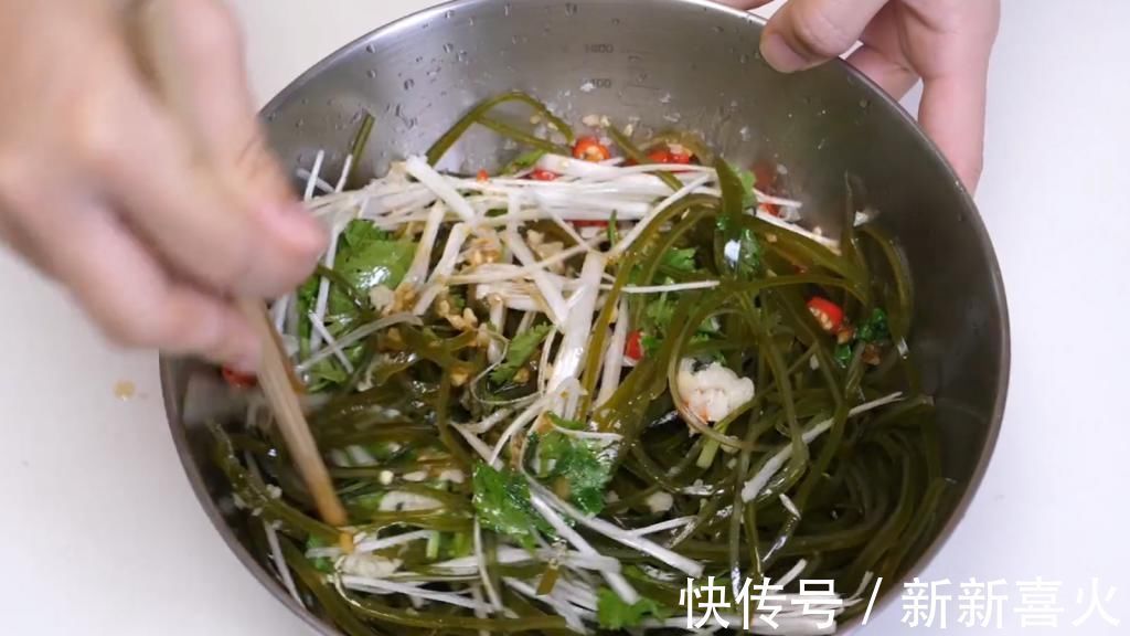 难怪饭店凉拌海带丝那么好吃，原来是这个窍门，简单易学爽口好吃一点也不腥