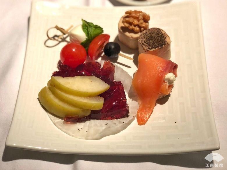 中年|拔草东航豪华头等舱传说中的丘比特大床房,飞行体验究竟如何