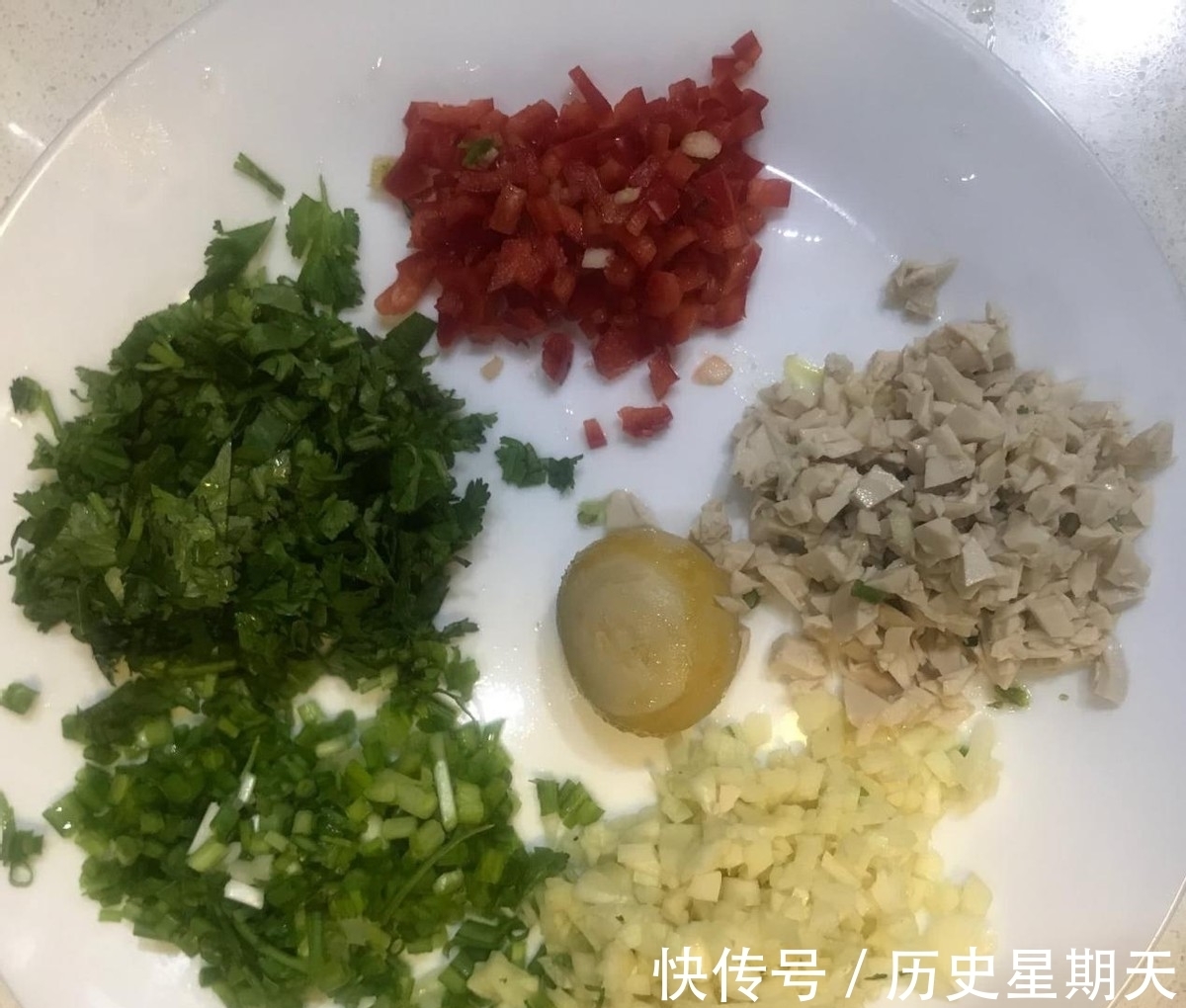 盘子|大虾搭配面包糠，色香味俱全，好吃到舔盘子