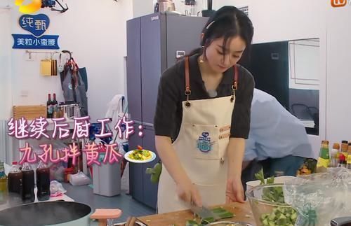 黄瓜|赵丽颖中餐厅下厨，看清她往菜里放了什么，网友表示这也太豪了吧
