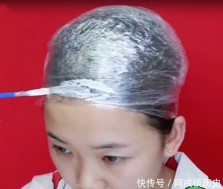 蜡笔小新|小姐姐仿妆蜡笔小新,开始操作很新鲜,看到最后这是成年版的吧