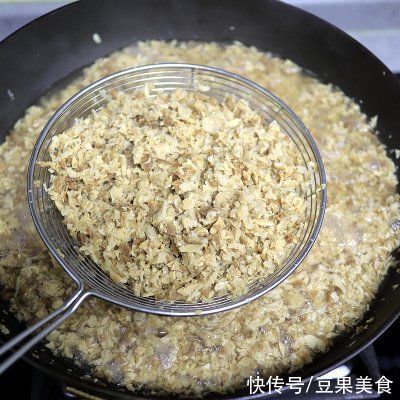 黄豆酱|#不容错过的鲜美滋味# 喷香有营养的猪肉干笋全麦包子
