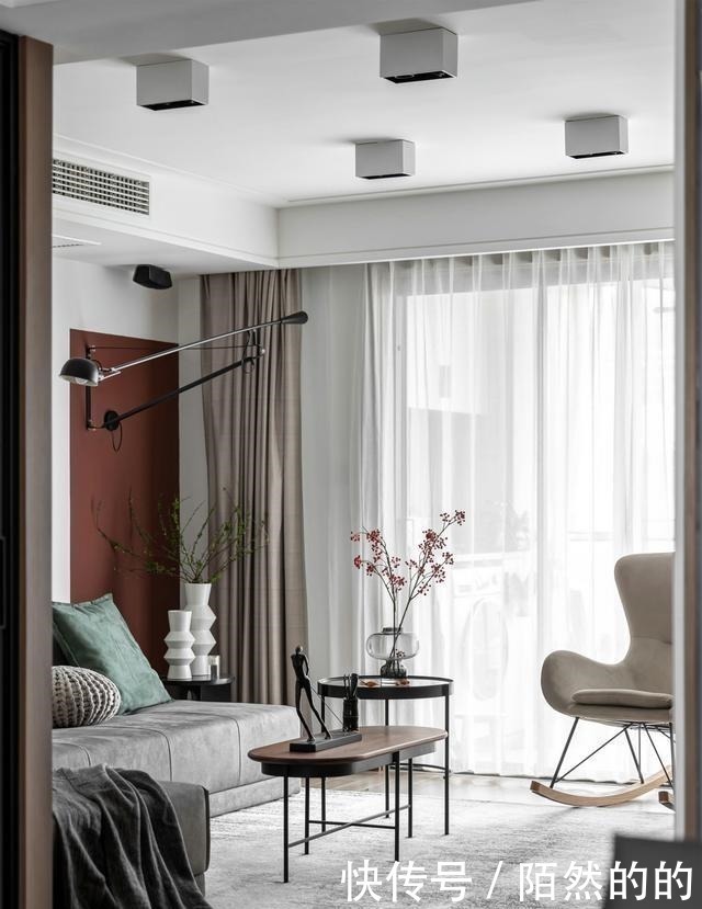 收纳|越来越多人放弃电视墙,学他家打一排柜子,美观实用两不误!聪明!