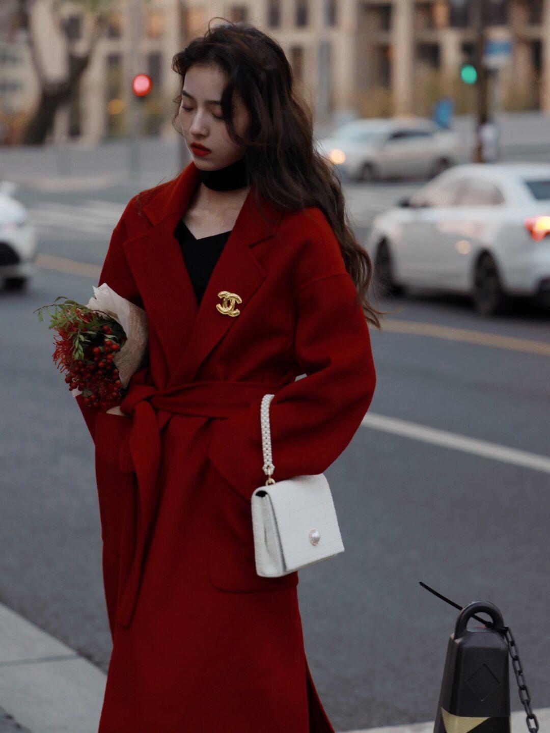 黄黑皮|见过世面的女人,衣橱里都会有“大衣”,简约高级才最美