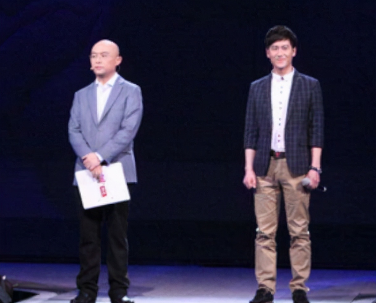 非诚勿扰:他是“最牛男嘉宾”,惨遭全灭灯,却转身抱走女导演