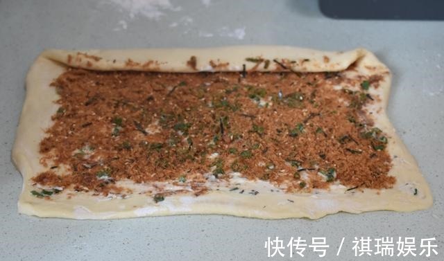 跟我做面包吧，柔软又香又好吃，当早餐正好，连做了三次还没吃够