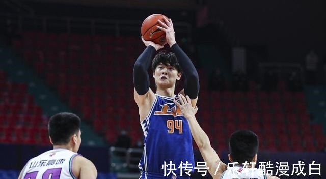 李春江|上海男籃大勝新疆,李春江限制摩爾特里出奇招,這是制勝法寶