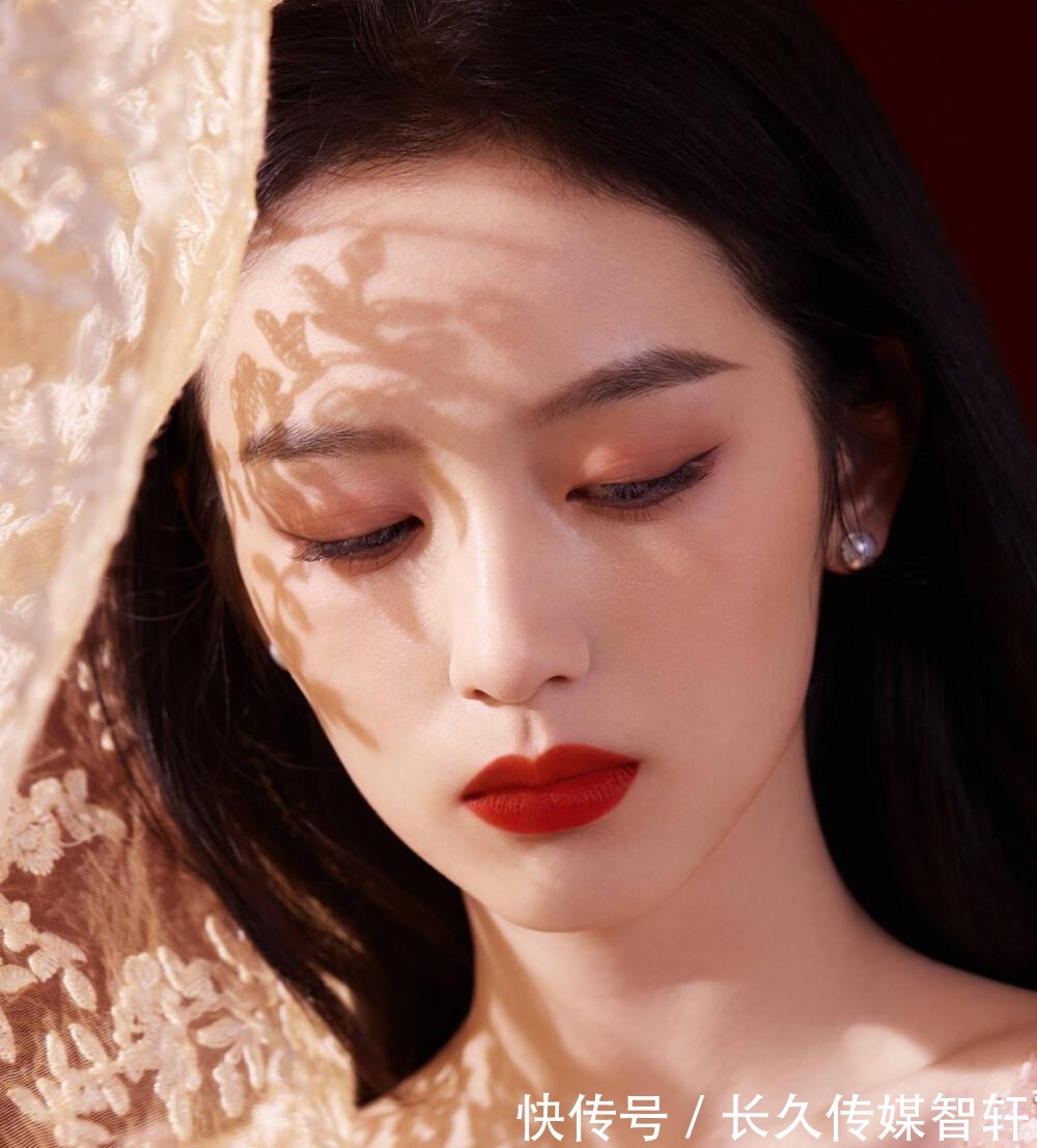 防晒衣|看综艺种草穿搭,周也时尚力太强,穿出少女感就看她!