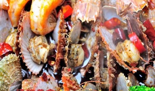 首家会飞的火锅落户沈阳,大虾火锅飞起来,小龙虾九块九