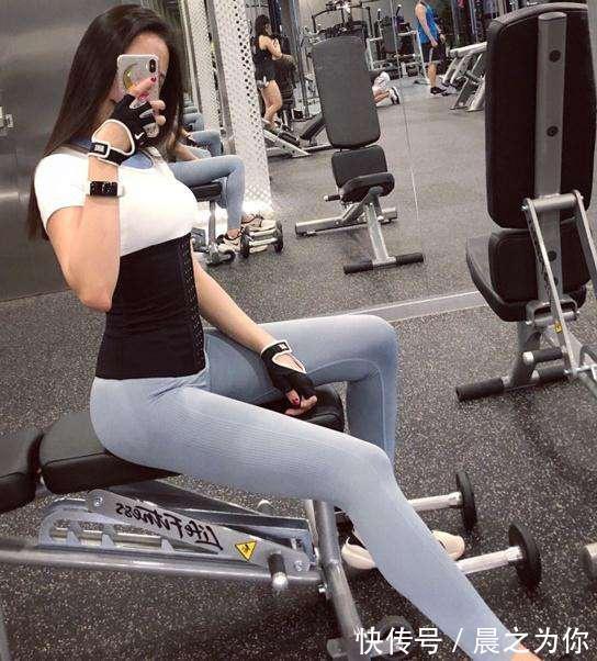 优雅 打底裤的设计,勾勒出优美曼妙的曲线,时尚的修身简约不失女人味