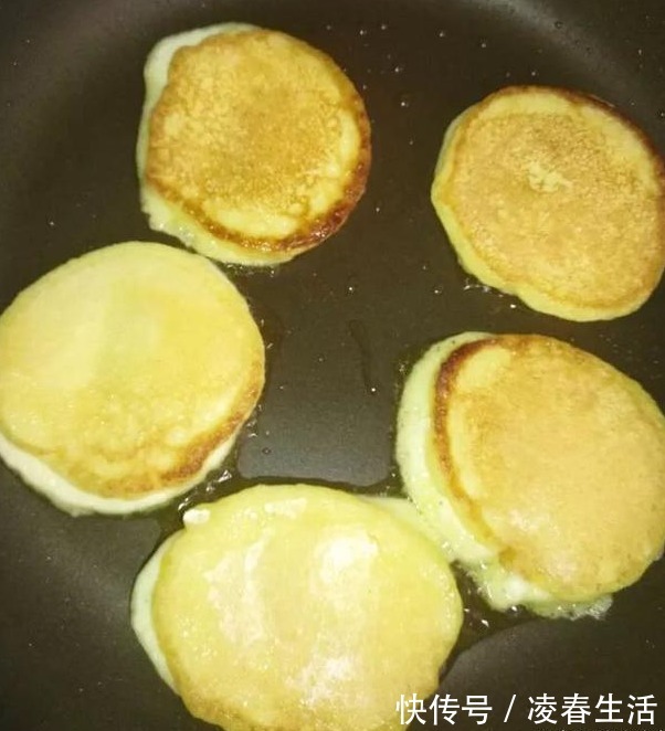 玉米|放暑假了，3个营养早餐饼可以做给孩子们吃，希望大家喜欢！