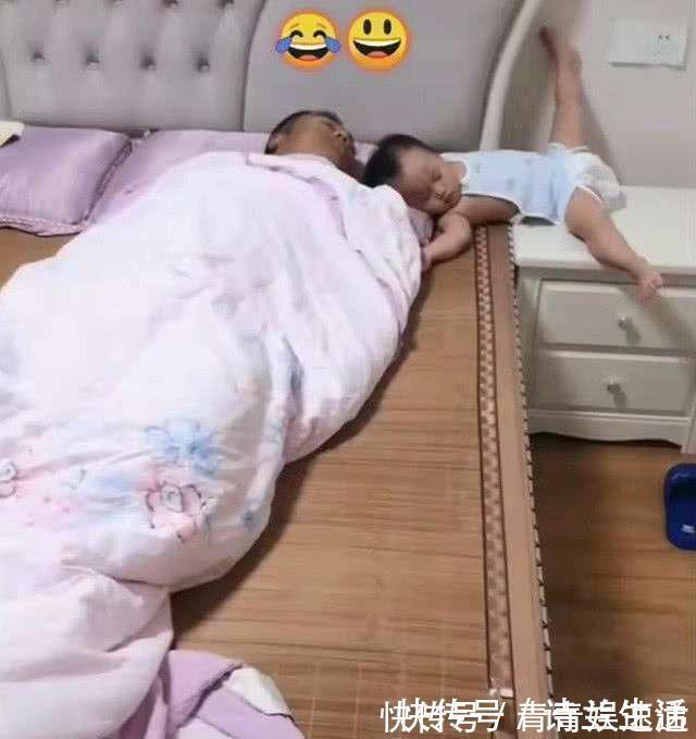 宝宝|宝爸自告奋勇哄娃睡走红,自己被哄睡宝宝撂一旁,空调开到17度
