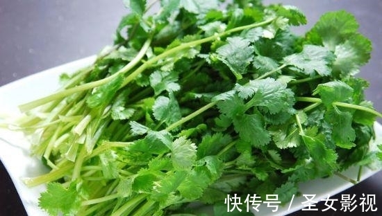 葛根|香菜真的能恶化甲状腺结节?听医生解释,常喝一草根水,结节消散