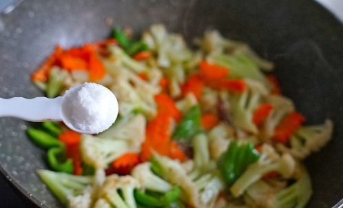 胡萝卜|最爱吃这菜,每次炒一盘,她吃嗨了!抢着全端去当饭吃