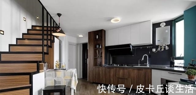 姐弟|买不起学区房大房子,一家四口蜗居47平,设计师爆改成三室一厅