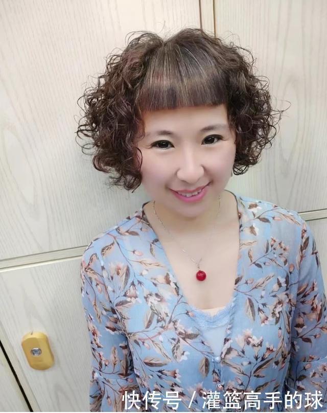 时尚 女人过了40岁发型这样剪，时尚利落又洋气，显小10岁都不止