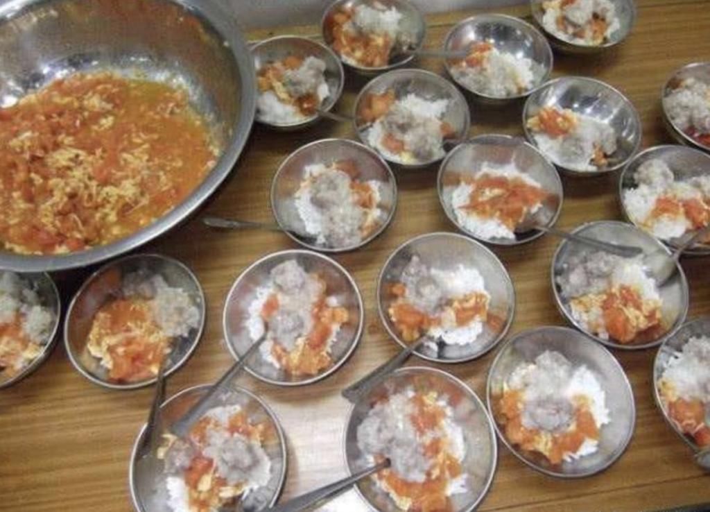饭菜|孩子在幼儿园饭量增大,看到老师拍的午餐照后,妈妈备受打击