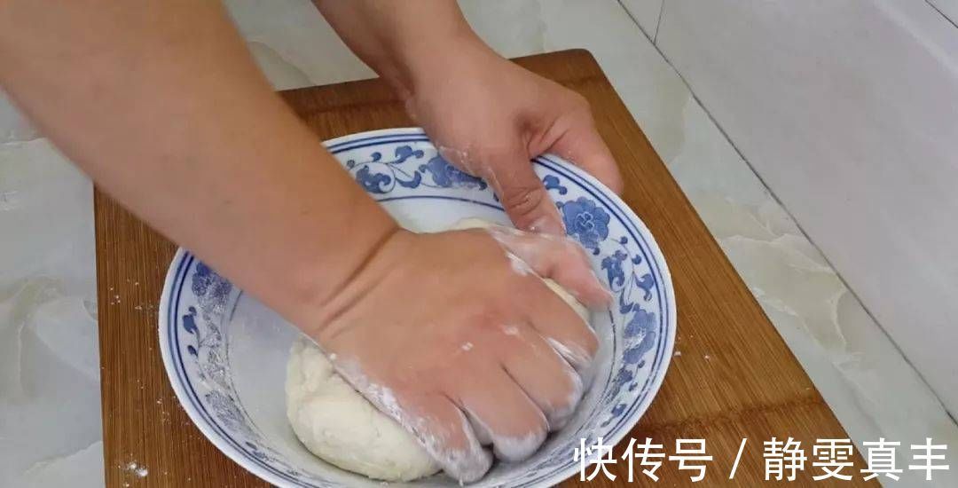 鸡蛋灌饼|吃早餐蛋糕的新方法，淋上蛋液，比手抓蛋糕简单，比鸡蛋灌饼好