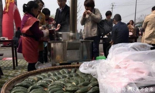 农村大妈街边卖“它”,成本1元,售价3元,顾客排长队抢着买!