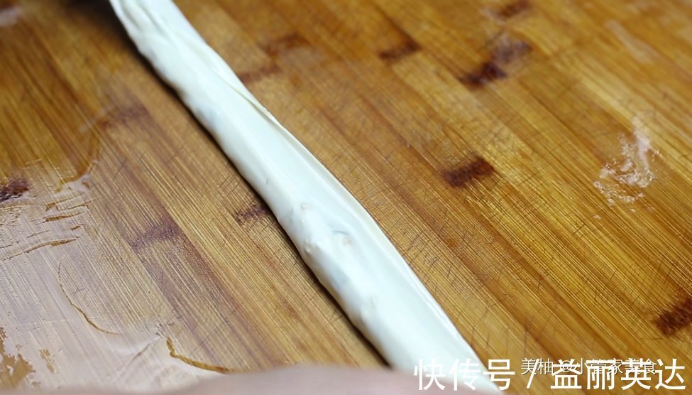 省时|韭菜馅饼学会这样做,不用发面省时省力又好吃,皮薄馅大凉了不硬