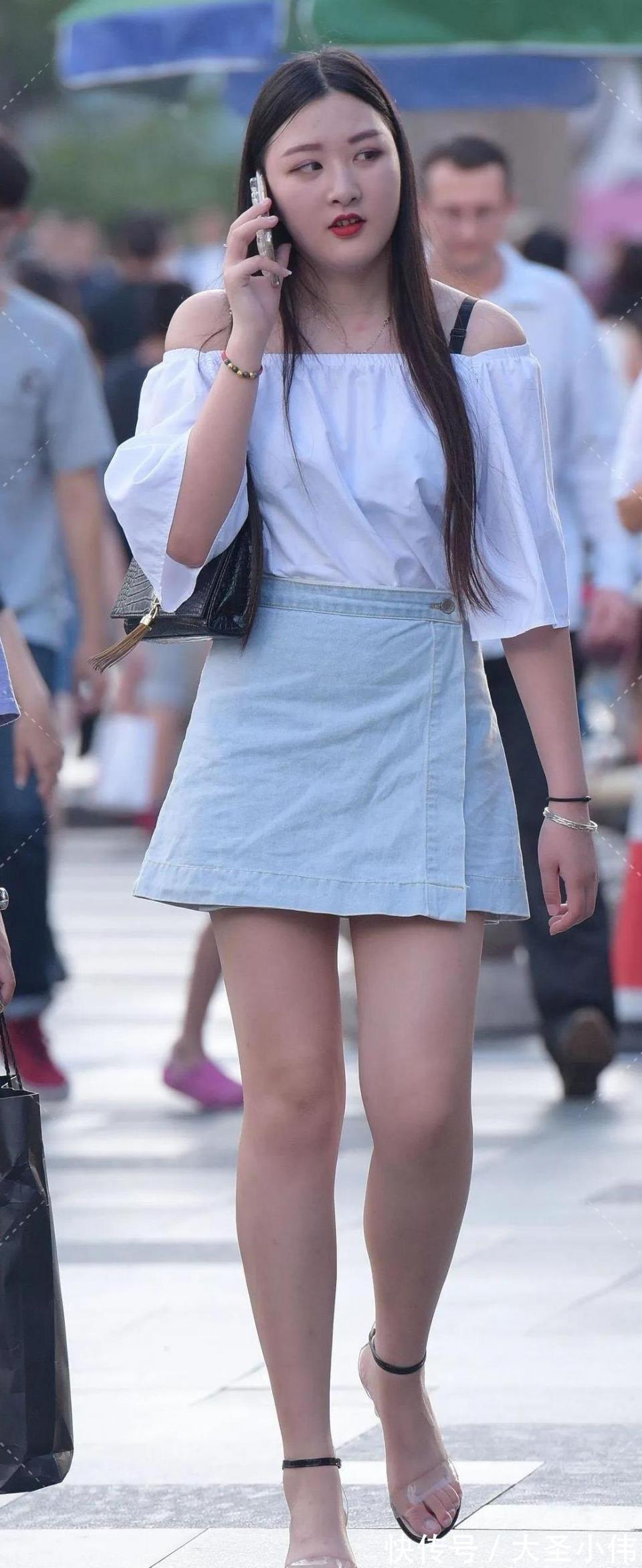 前卫|美女街拍:美女走路姿势充满自信,追求者必须排长队, 不知道排到法国没有