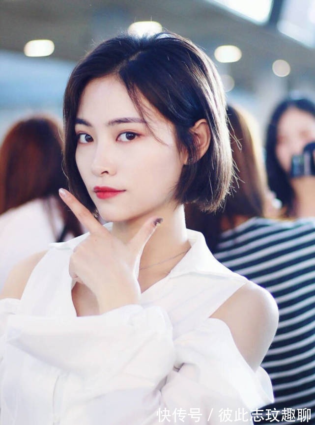 卷度|这4款初秋发型在韩国爆红,内层挑染显脸小,一刀切更性感有个性