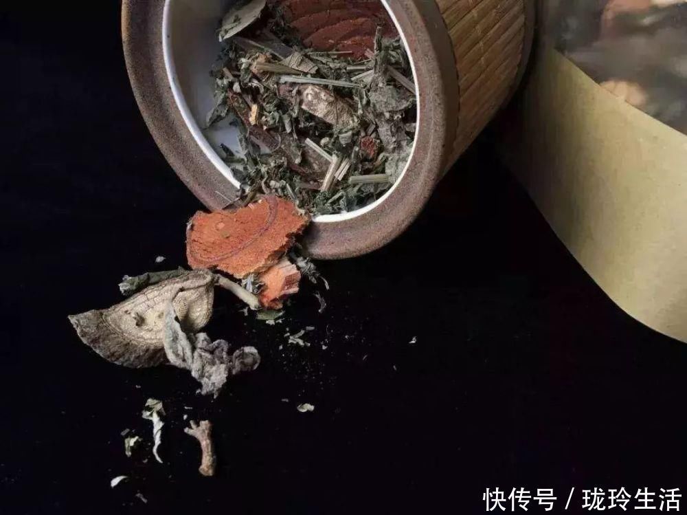 医科大学|泡脚的时候加点它,三天逼出体内湿气,再也不用去拔罐了!