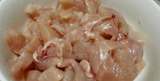 小侄儿来家里,给他们做了这道菜,刚上桌,儿子和他抢着吃