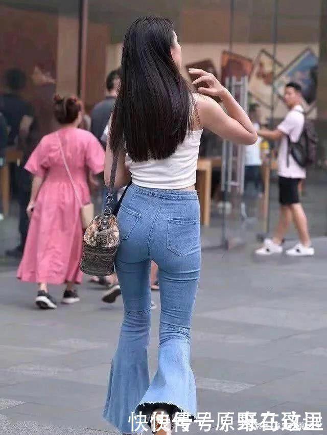气质|紧身牛仔裤设计简单大方，穿起来修身显瘦，尽显优雅气质
