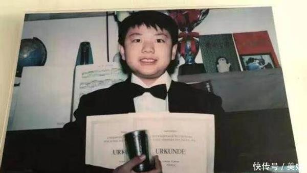 他是如何从钢琴王子,变为综艺咖,走下了神坛的?