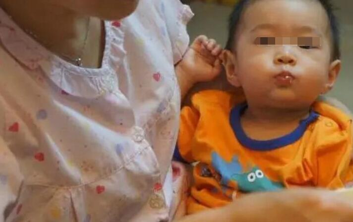 医生|妈妈床头下面藏个“宝贝”,1岁宝宝患上脑瘫,医生怒斥无知