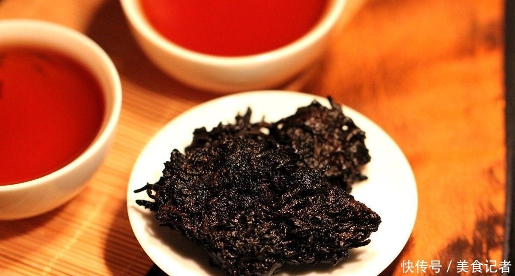 绿茶|天然的“祛湿王”是它,坚持每天喝一点,排出湿毒,小肚腩不见了