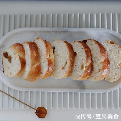 从来没想过葡萄干辫子面包还能这么做