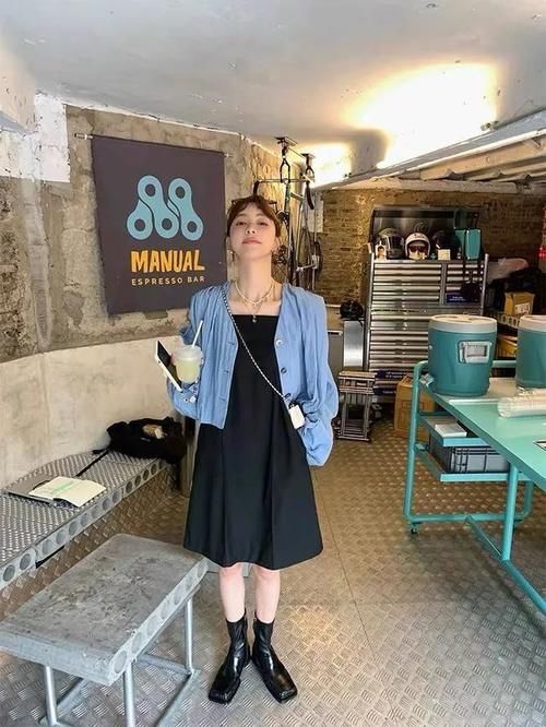 衬衫|入秋后不建议单穿裙子了，可以试试这3种穿法，时髦好看又高级
