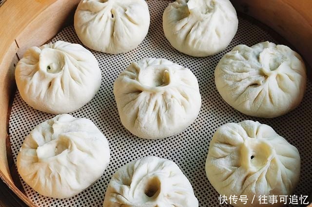 豆角别再炒着吃了,加些粉条蒸成大包子,全家都爱吃,太香了!