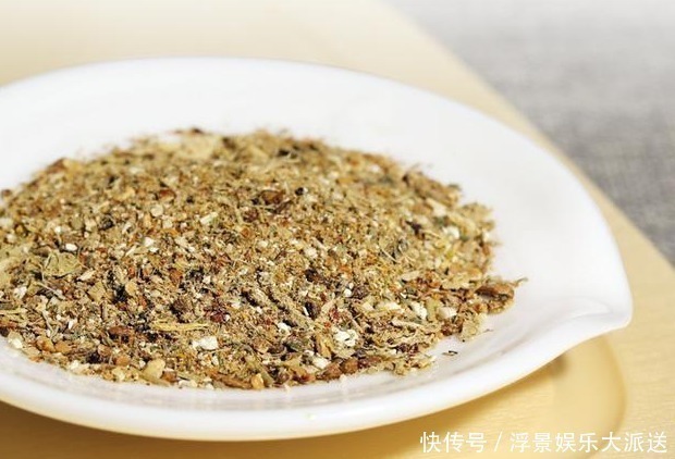 湿热|湿气重的人,脸上会发出3个信号,去除湿气,做三事、按四穴