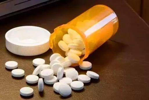 浇花|2种小药片,丢进水里用来浇花,土壤两年不板结,开花多长的旺