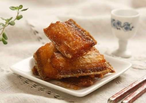 炸带鱼,裹面粉和淀粉都不对,邻居大厨教我做法,外酥里嫩不回软