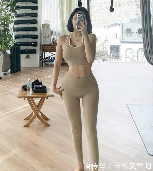 美女 打底裤提升你的穿衣品味，增添街头气息