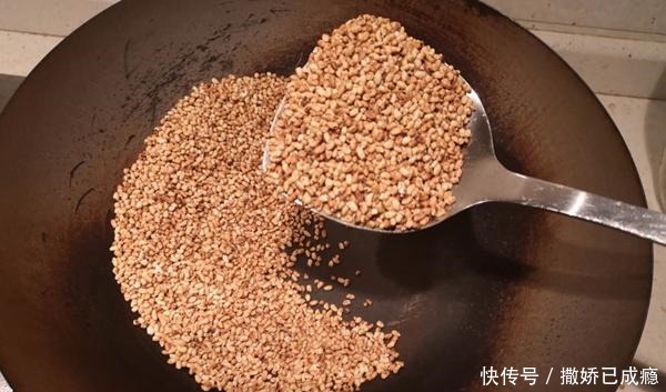 冬季钓鲫鱼，推荐几款自制拉饵，成本几块钱，比商品饵更好用