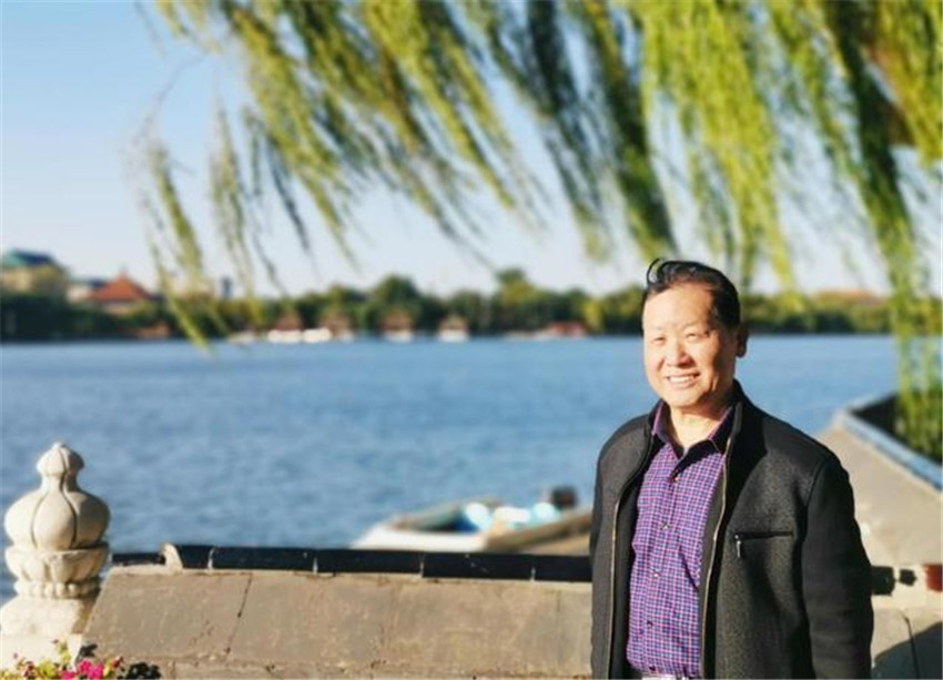 本市热点:德艺双馨艺术家余制波献礼2021年全国两会