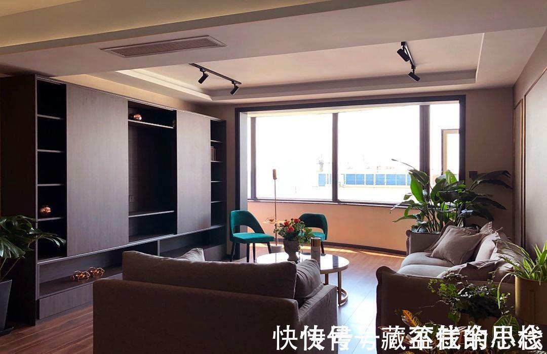 电视机|用金色来描绘黑白,传递出不一样的空间,卧室的浮雕墙纸更是独特