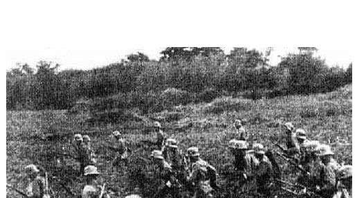 国民党追|敌我双方累的睡在一起,手榴弹当闹钟,近代行军史上的奇迹!